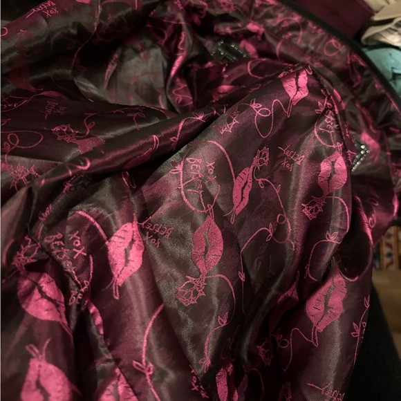 Gorgeous LARGE very good condition studded Betsey Johnson travel bag - Picture 5 of 5